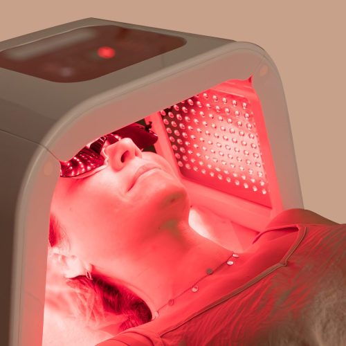 Eyoung-woman-undergoing-led-therapy-procedure-beautician copy